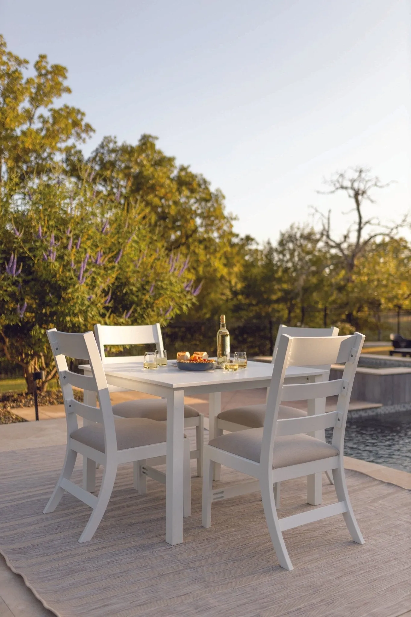Berkley Expandable 42" x 42" Table