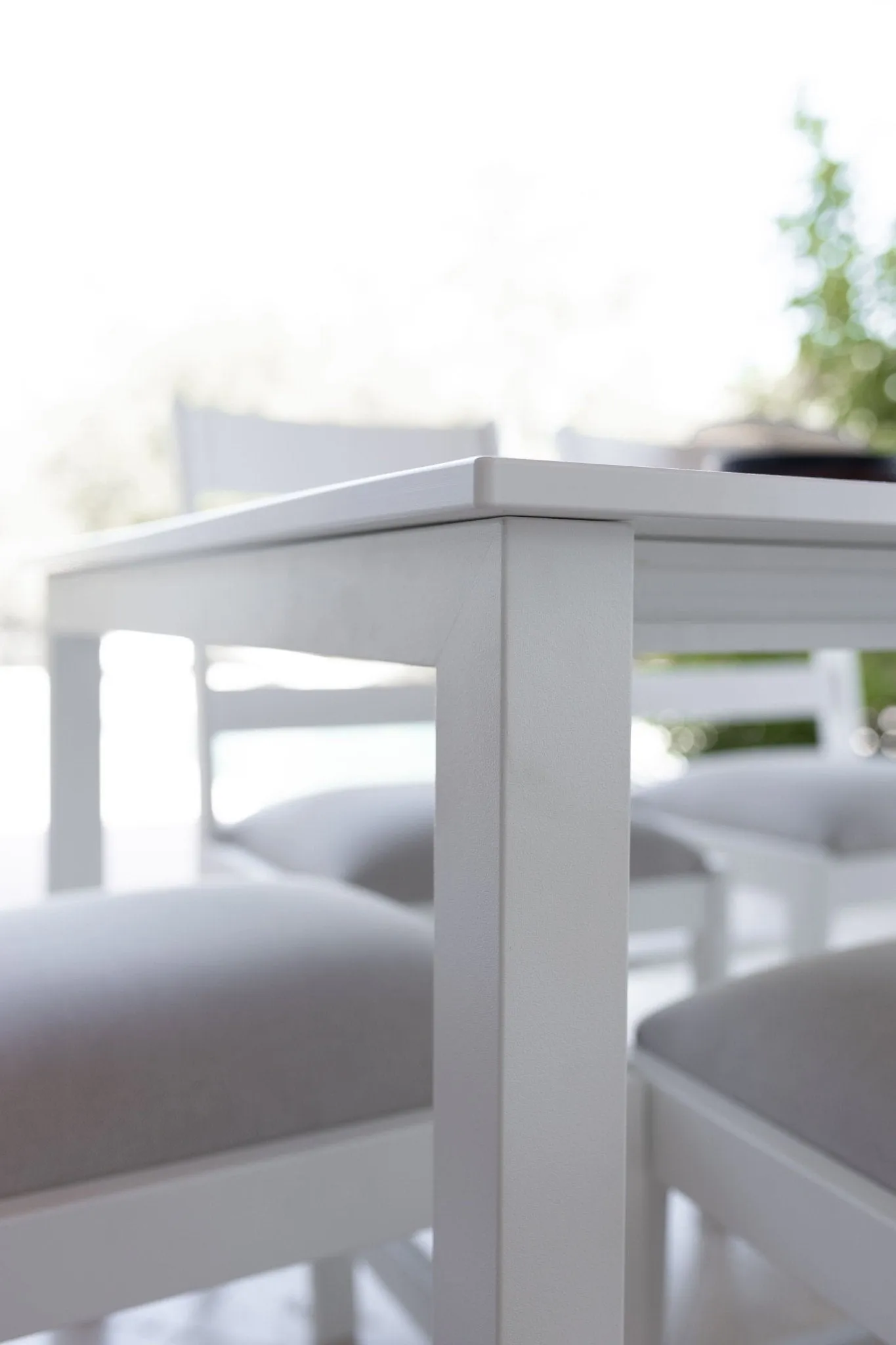 Berkley Expandable 42" x 42" Table
