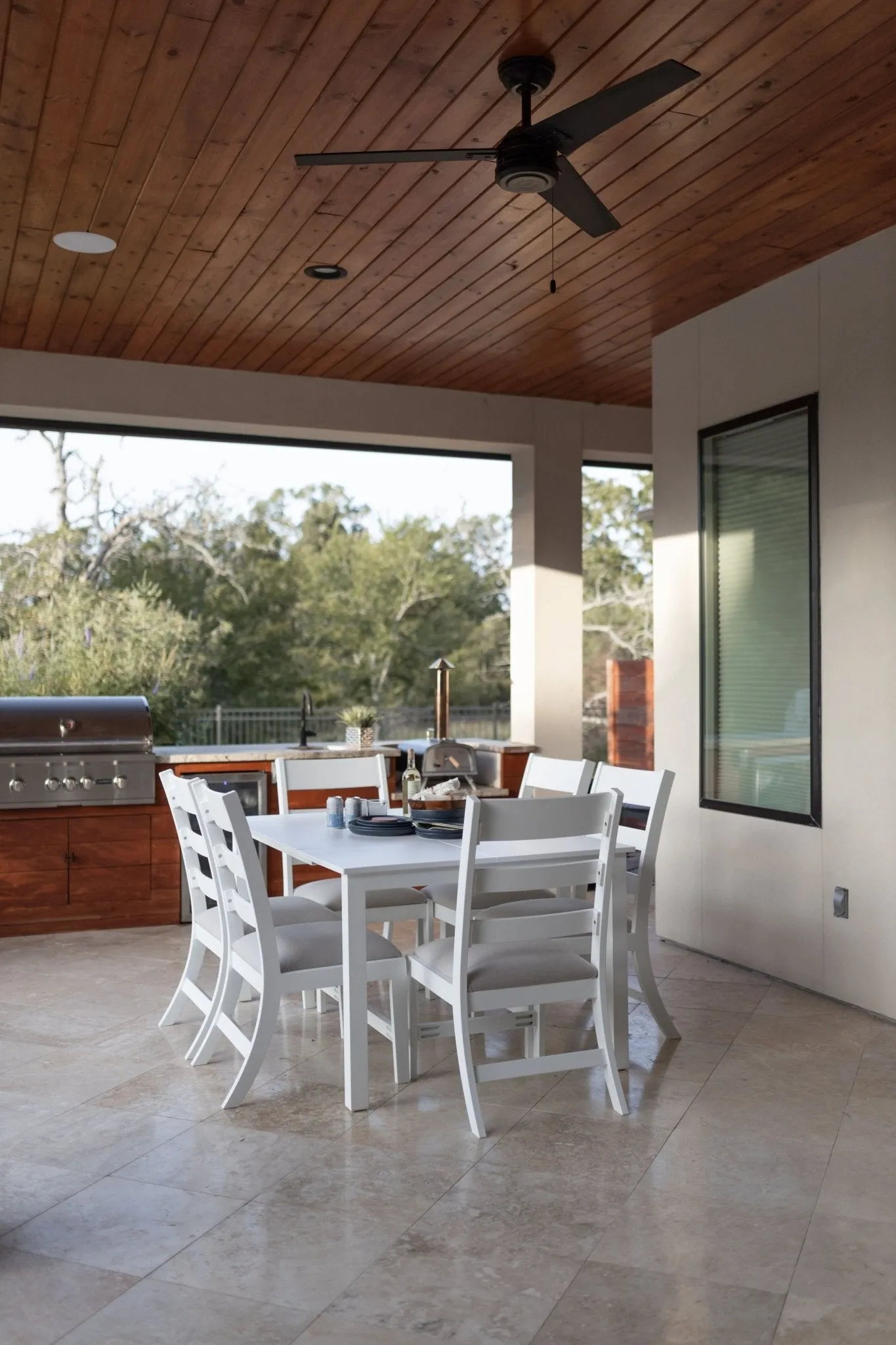 Berkley Expandable 42" x 42" Table