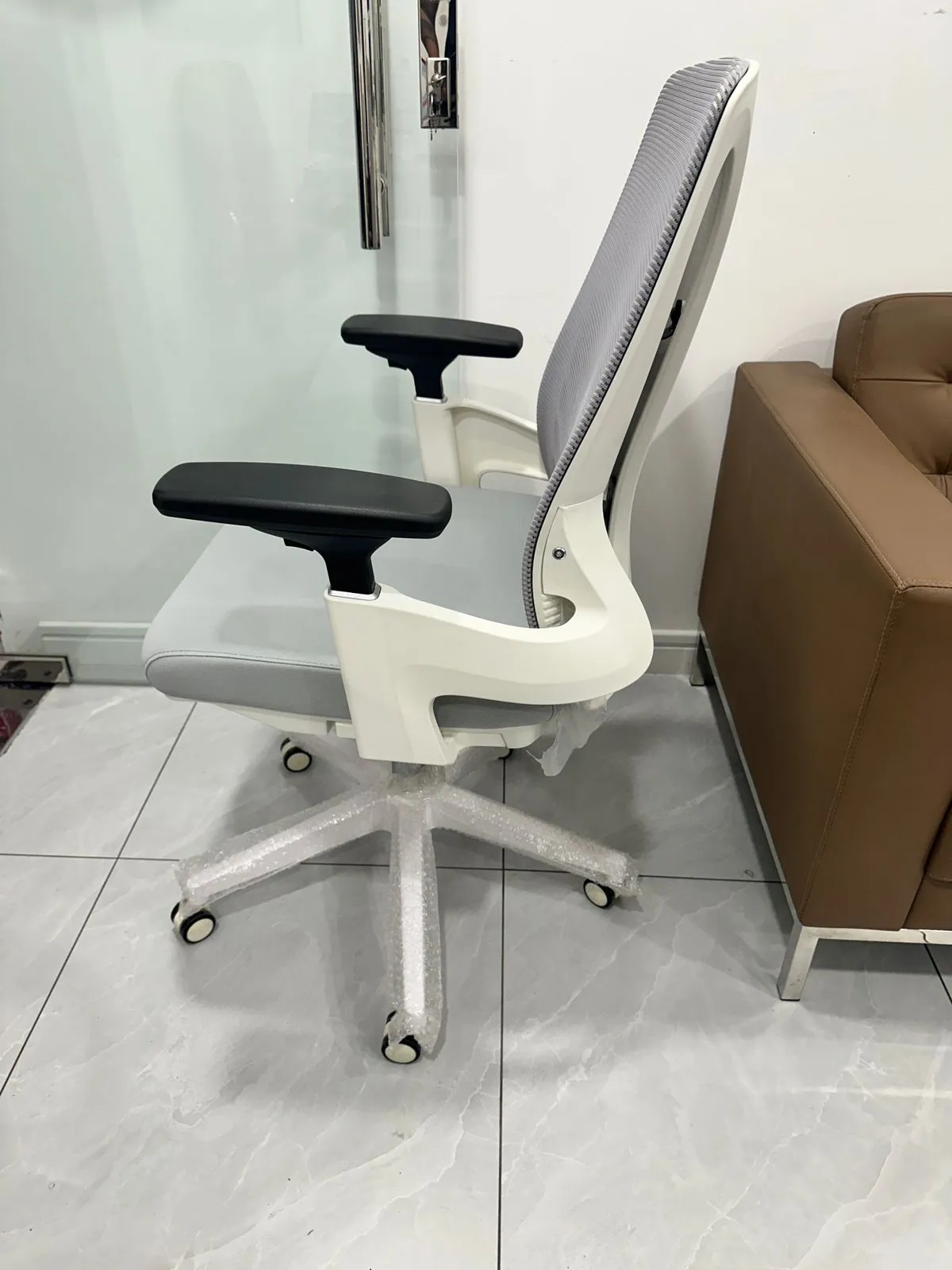 SM4: Mid Back Mesh Chair